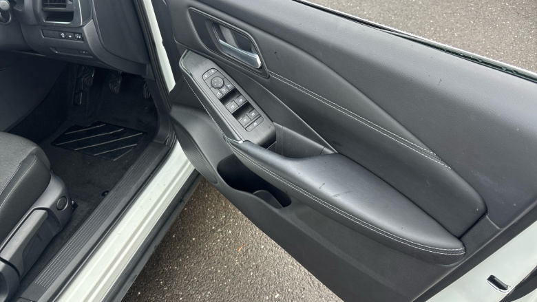 Nissan Qashqai 1.3 DiG-T MH N-Connecta 5dr Petrol Hatchback